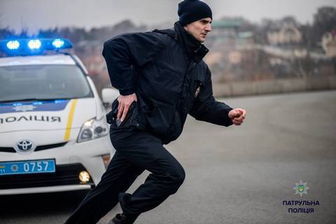 Нацполіція: У Києві в новорічну ніч чоловік погрожував поліцейським рушницею