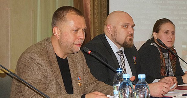 Александр Бородай (слева) на съезде