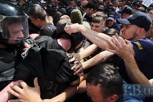 В центре Киева подрались "свободовцы", "братки" и бойцы "Беркута"