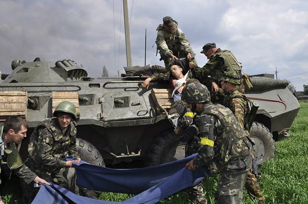 Бойцы в районе села Дибровка Донецкой области
