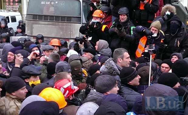 Сотни тысяч вышли на улицу Киева. Хроника противостояния. (фото, видео) обновляется