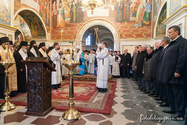 Одиозный наместник Лавры – Януковичу: "церковь с вами до конца"