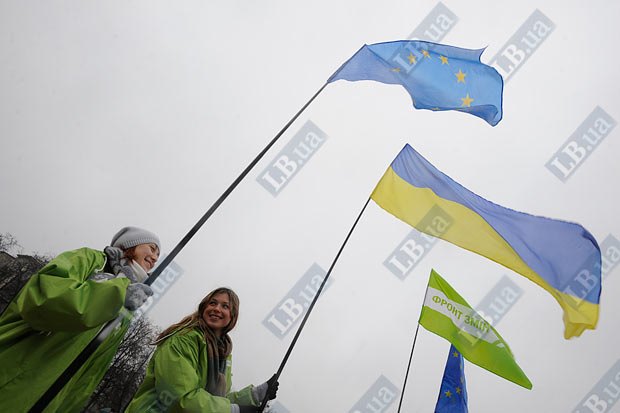 Украинская оппозиция настойчиво старается поддержать интерес ЕС к Украине