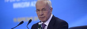 Азаров не стал лишать аккредитации журналистов за молчаливую акцию 