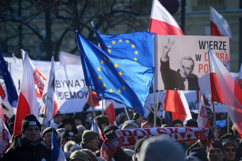 У Польщі відбулися протести проти розширення можливостей спостереження