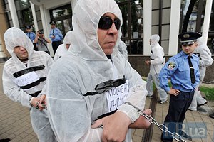 Активисты потребовали не предоставлять политубежище украинской любовнице Саакшвили
