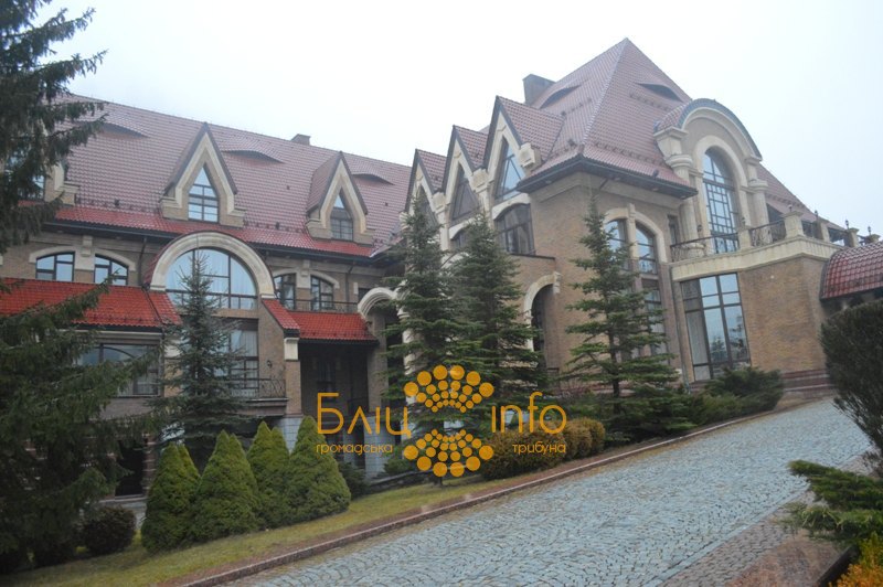 Для украинцев стала доступна еще одна резиденция Януковича (ФОТОСЕССИЯ)