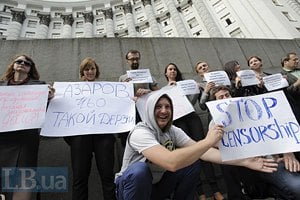 Журналисты протестовали под Кабмином