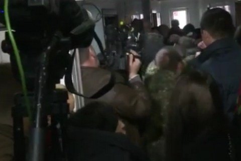 Бійці «Торнадо» намагалися прорватися на засідання суду, де судять їхніх товаришів