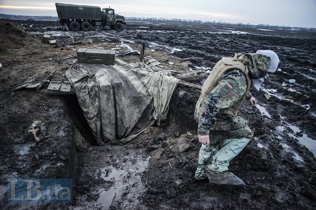 Землянка на позициях украинских артиллеристов