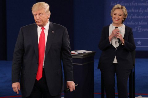 Дональд Трамп запропонував Гілларі Клінтон разом пройти тест на допінг