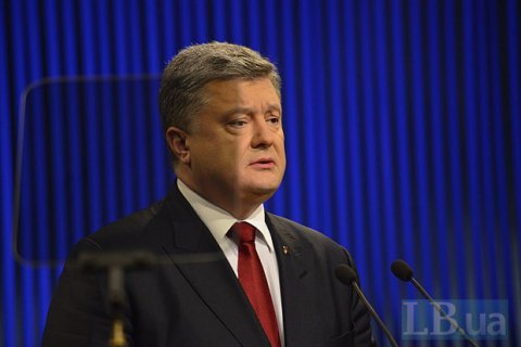 Порошенко: Україна готова постачати електроенергію в Крим, але тільки в український Крим