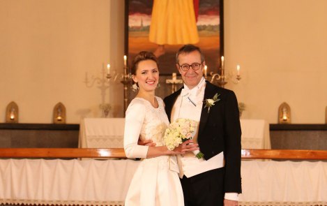 Президент Естонії показав зворушливі фото свого третього весілля