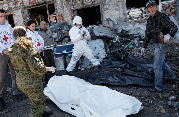 Специалисты <<Красного креста>> в Донецком аэропорту