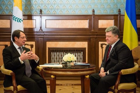 Україна попросила Кіпр допомогти у пошуку корупціонерів