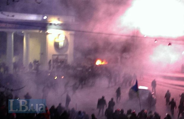 На Грушевского "Беркут" готовится к разгону демонстрантов(фото)