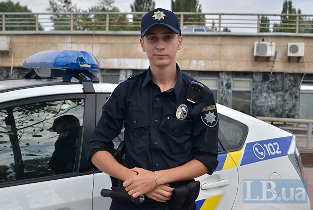 Ґабріель Ревуцький, інспектор патрульної поліції Києва, фото зроблено під час денного чергування