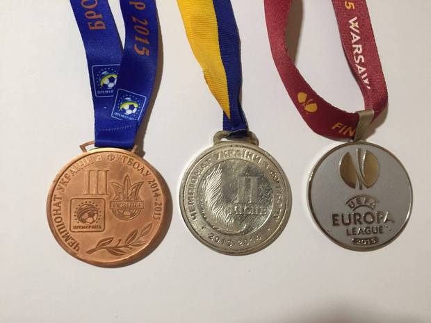 Форвард «Днепра» реализует медали, чтобы дети бойцов АТО смогли отдохнуть