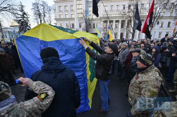 В Киеве начались столкновения между протестующими и полицией