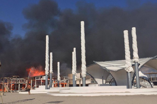 ​В Крыму сгорели постройки "Казантипа" 5