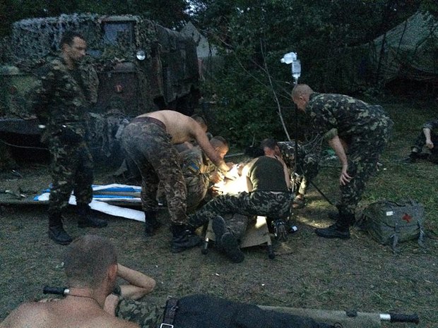 Раненые бойцы 79-й отдельной аэромобильной бригады под Мариновкой