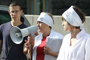 Работники "Киевхлеба" объявили голодовку под окнами Азарова