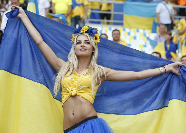 Украинская болельщица на матче Украина - Польша