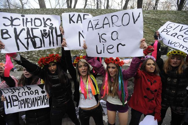 Акція протесту жіночого руху Femen в підтримку збільшення кількості жінок у владі