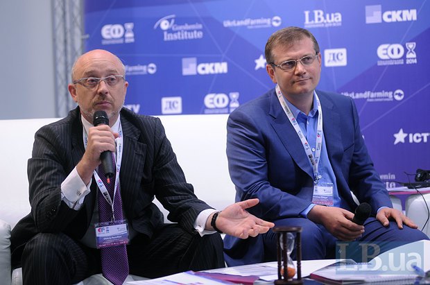 Алексей Резников(слева), модератор панели, адвокат, депутат Киевского городского совета и Александр Вилкул, вице-премьер-министр Украины 2012-2014 гг.