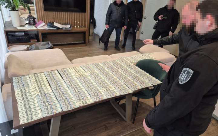 Колишню військову лікарку з Дніпра підозрюють у продажі фальшивих довідок для ухилянтів