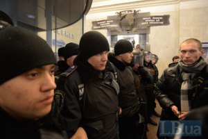 "Беркут" заблокировал вход в киевскую мэрию
