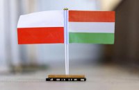 Польща прагне налагодити відносини з Угорщиною на тлі розбіжностей щодо війни в Україні, – Bloomberg