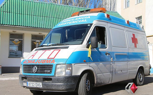 Украинская диаспора Испании передала медикам 79-й отдельной аэромобильной бригады «скорую», оснащенную аппаратурой для
реанимации раненых, 10 марта 2015 года
