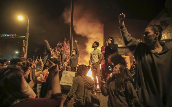 Американський Вавилон: причини і наслідки політичної поляризації у США 