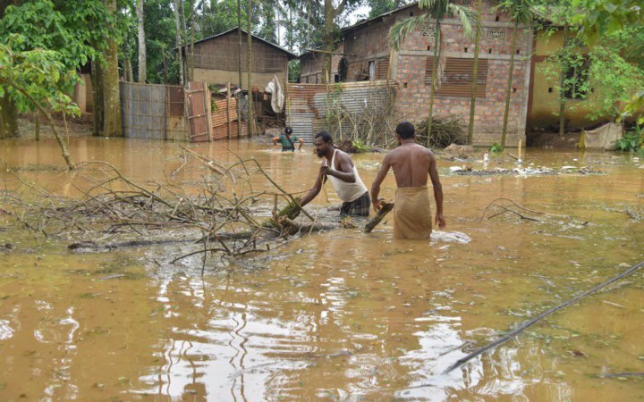 Щонайменше 34 людини загинули на північному сході Індії унаслідок сильних повеней