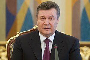 Янукович поручил Кабмину готовиться к 80-й годовщине Голодомора