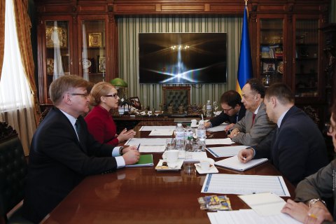 Тимошенко поскаржилася послу ЄС на фальсифікацію виборів