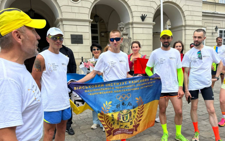 Національний рекорд: п'ятеро ультрамарафонців пробігли з Києва до Львова за 42 години