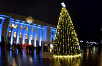 На площади Конституции в Киеве установили первую в истории парламентскую елку 