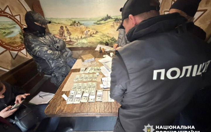 Укрзалізниця відсторонила співробітника, якого підозрюють у отриманні хабаря $100 тис