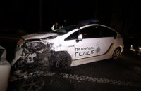 Патрульный автомобиль и BMW попали в лобовое столкновение в Киеве