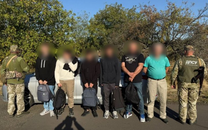 На Одещині затримали авто із п'ятьма чоловіками, які намагалися нелегально перетнути кордон