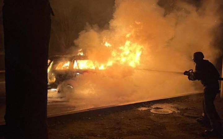 Уночі росіяни обстріляли два райони Дніпропетровщини, є пошкодження