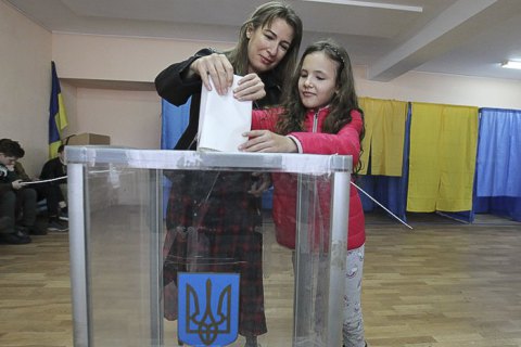 Голосування на підконтрольній Україні території Донбасу проходить спокійно