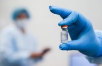 Першу дозу вакцини від ковіду отримали майже 90% медиків