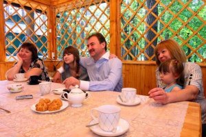​Секреты семьи Поповых: что глава КГГА дарит женщинам