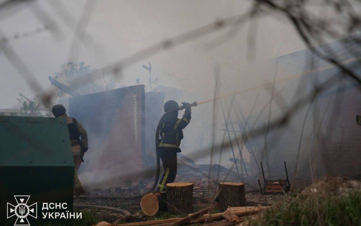Російські окупанти атакували Суми безпілотниками, є пошкодження