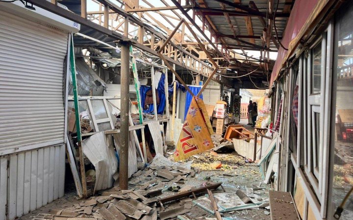 Головне за ніч та ранок суботи, 4 квітня: загиблі на ринку в Нікополі, майже 160 боєзіткнень, удар по Сумах 