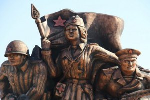 В горсовете Керчи прошли обыски из-за уродливого памятника десантникам