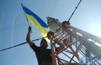 ​На вышке в Авдеевке подняли украинский флаг